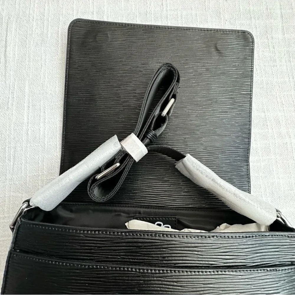 YL Messenger Cross Body Bag Black Silver Logo Strap NEW - Picture 9 of 11
